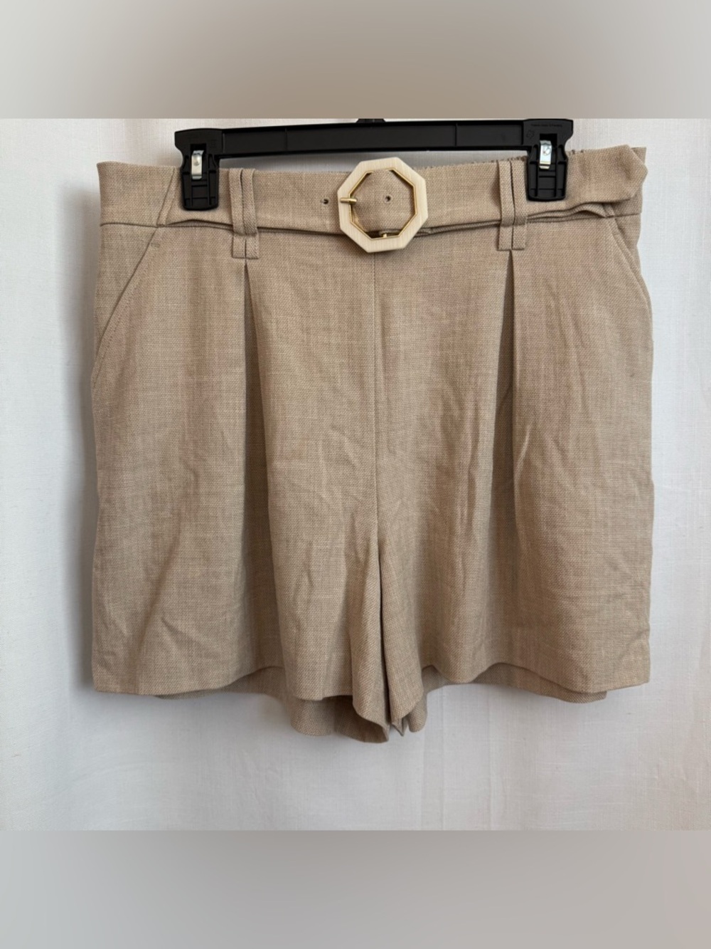 Rachel Zoe 12 Womens
Shorts High Waisted Beige Linen Look W/ Faux Ivory
Buckle